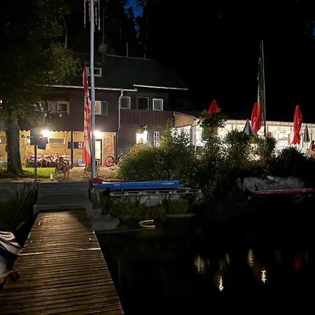 לינה וארוחת בוקר Naturfreundehaus Wallersee