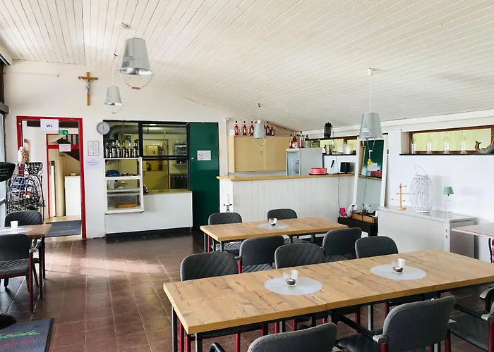 Naturfreundehaus Wallersee Bed & Breakfast Helming